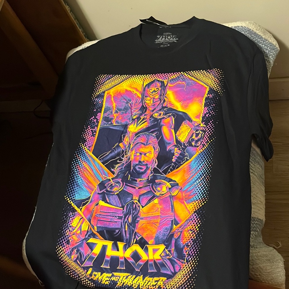 HOT TOPIC THOR LOVE AND THUNDER T SHIRT
